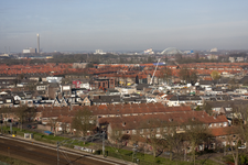 818250 Overzicht over de buurt Hoogstraat en omgeving (voorgrond) en de wijk Ondiep (achtergrond) te Utrecht, vanaf het ...